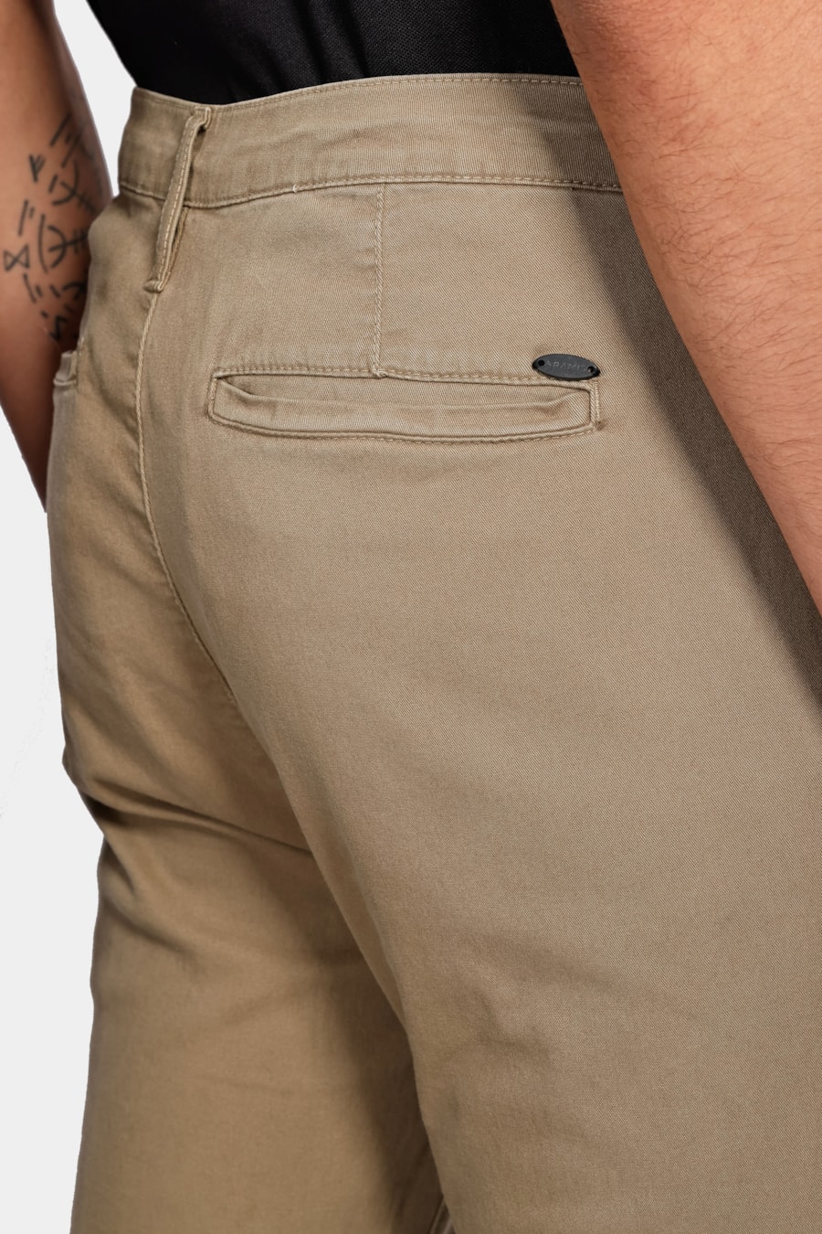 Calça Chino Skinny Sarjada Verde Oliva — foto 4 de 5