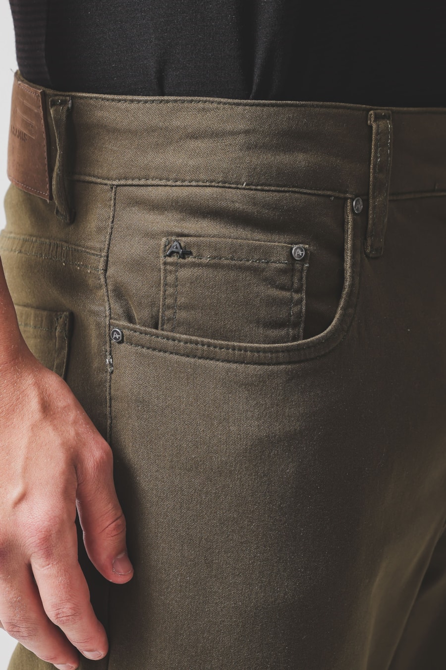 Calça Chino Slim Color Liquid Repeller Agave 118 — foto 3 de 5