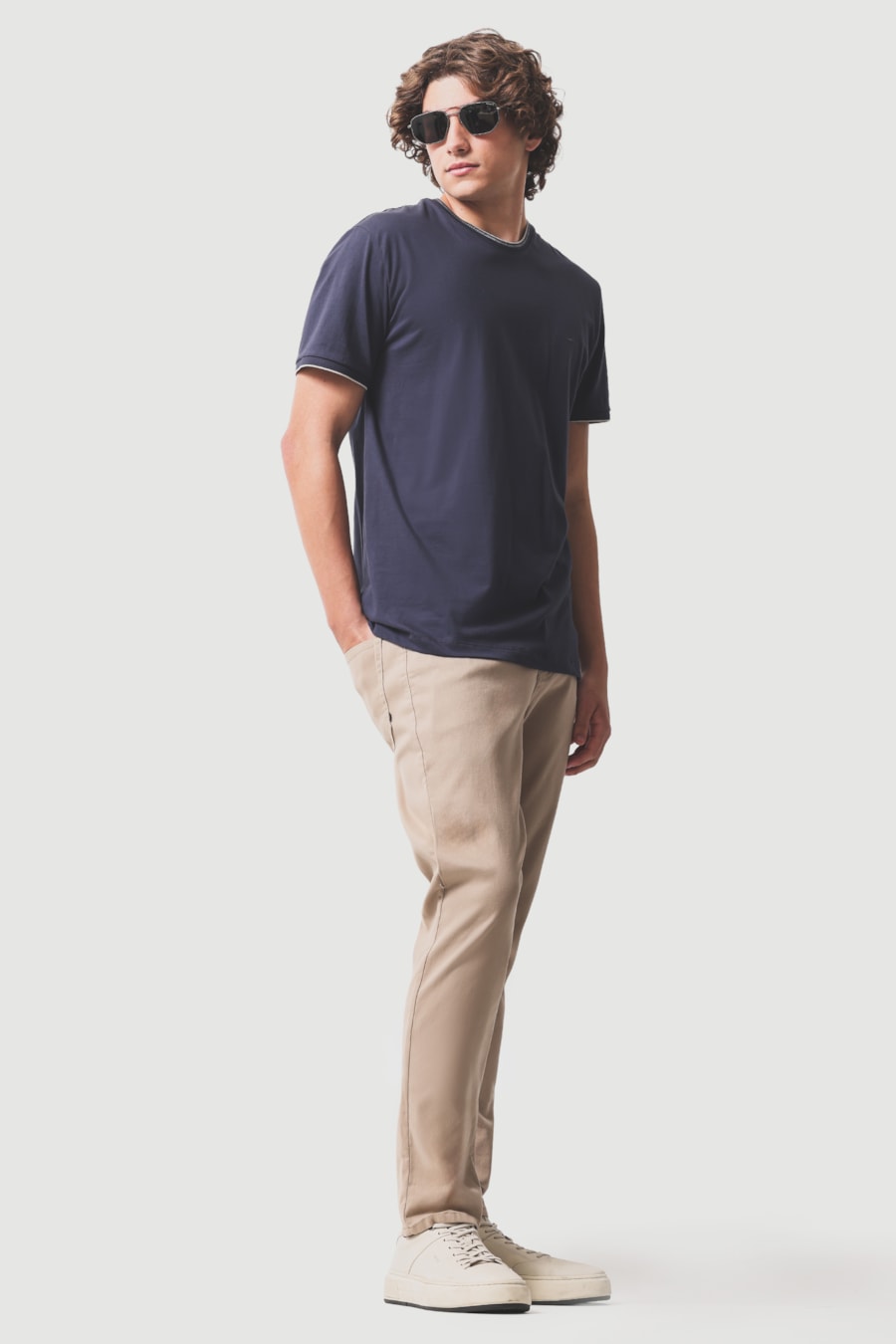 Calça Chino Slim Color Liquid Repeller Areia — foto 2 de 7