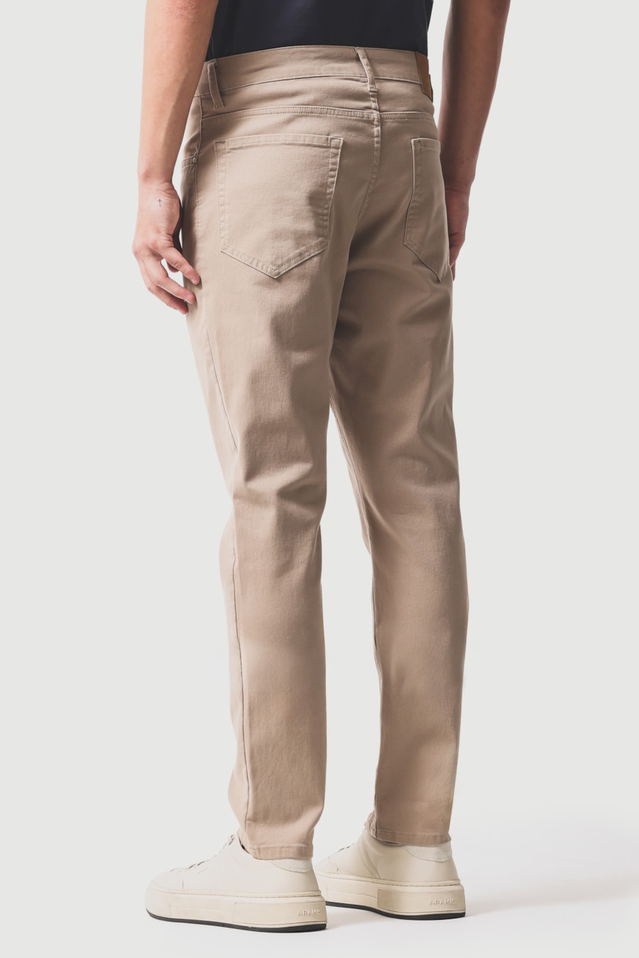 Calça Chino Slim Color Liquid Repeller Areia — foto 4 de 7