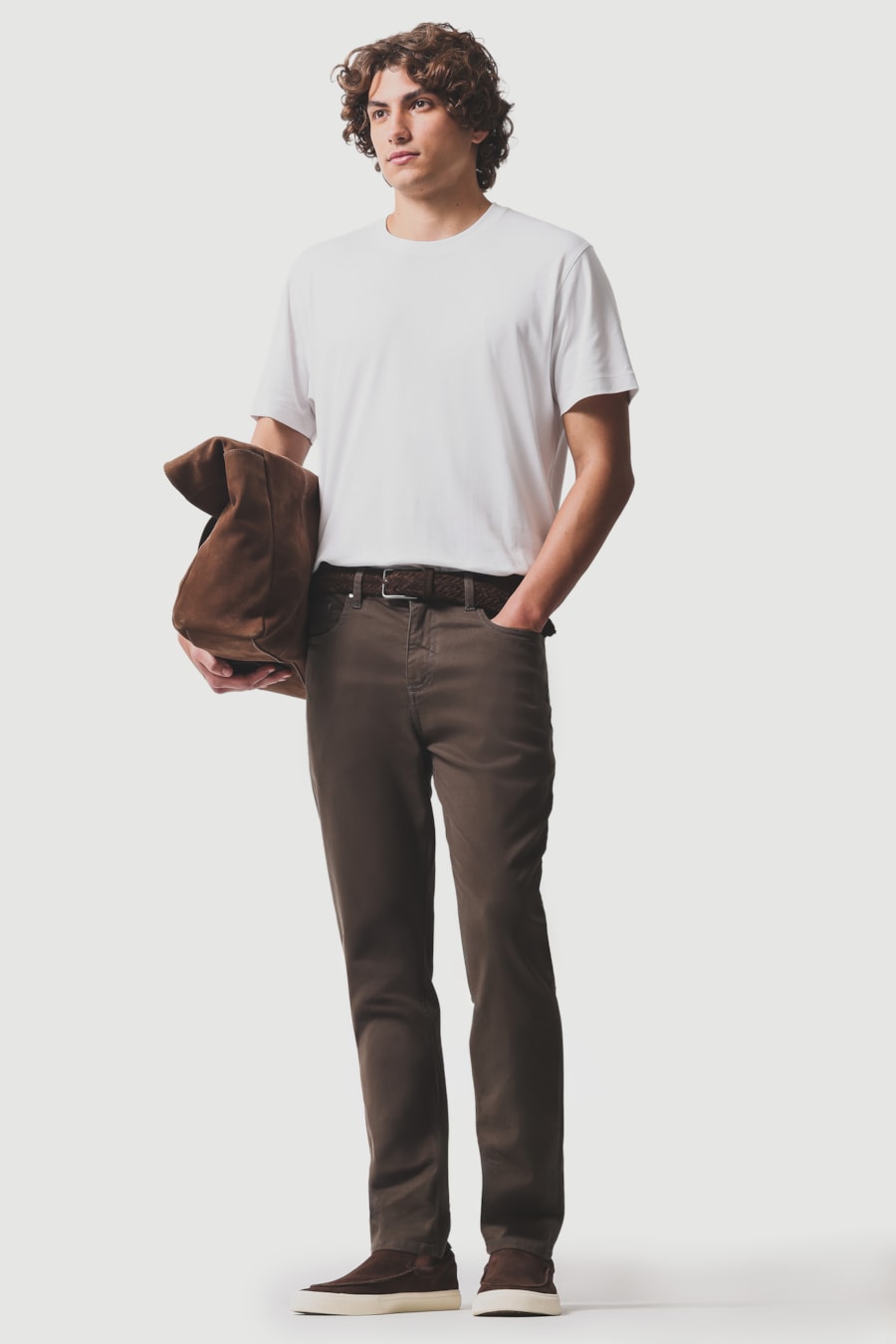 Calça Chino Slim Color Liquid Repeller Chumbo — foto 2 de 6