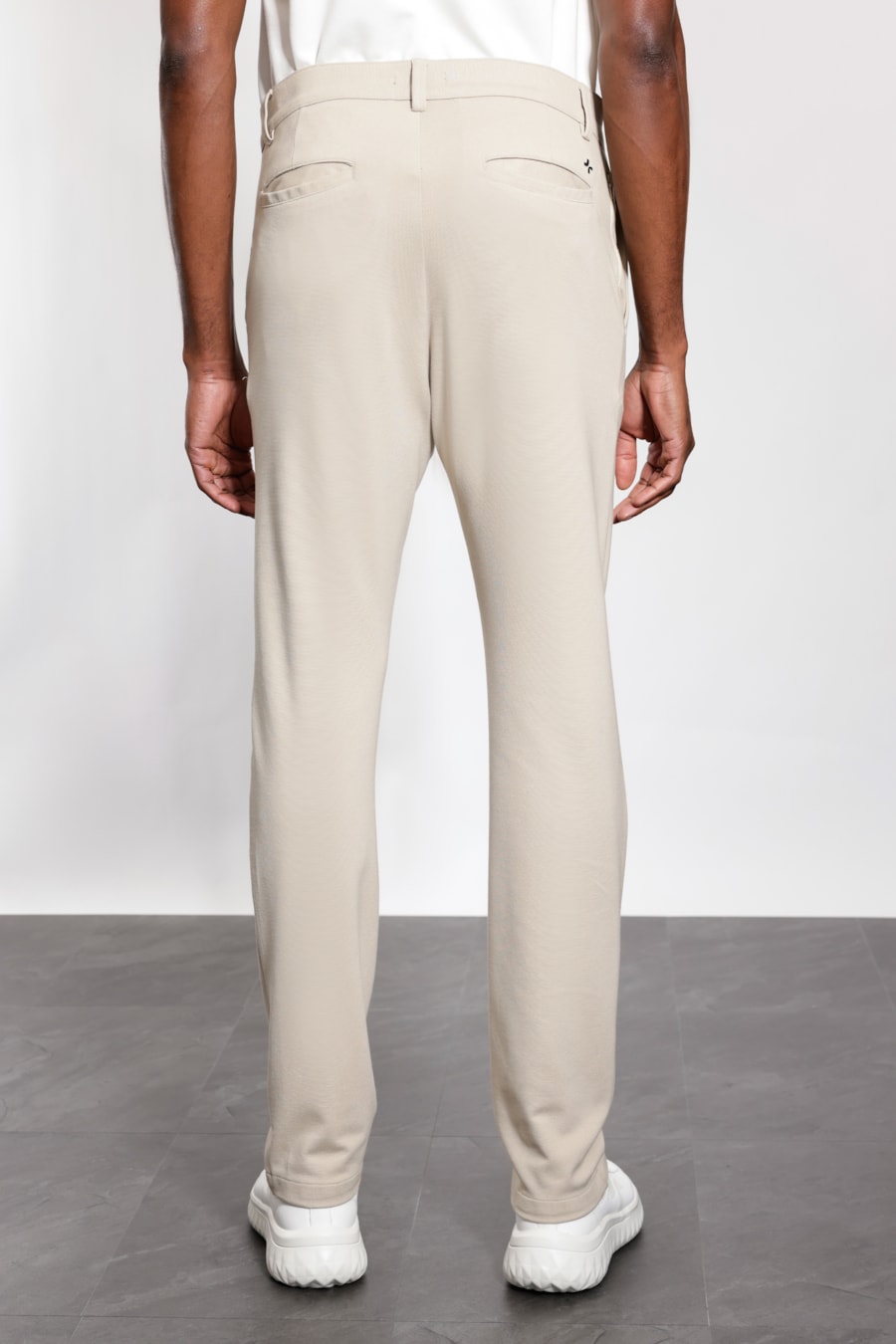 Calça Chino Soft Flow Areia — foto 5 de 6