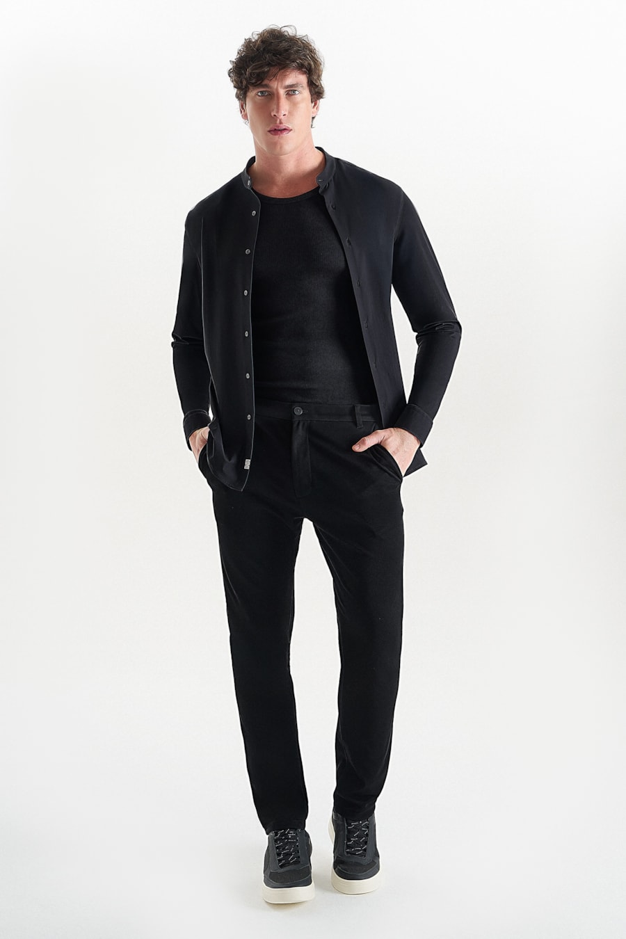 Calça Chino Tech Sanforized Knit Preto — foto 2 de 6