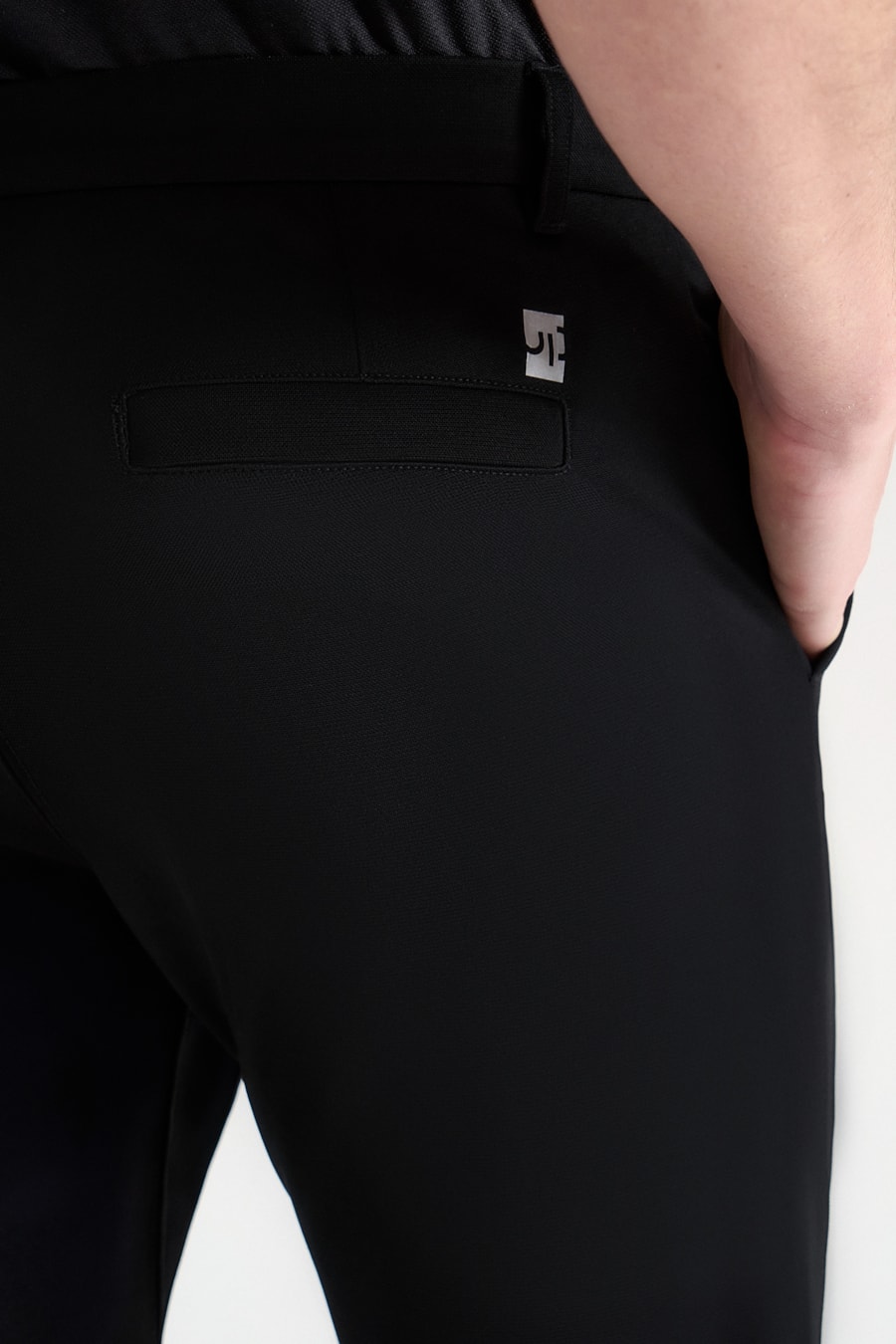 Calça Chino Tech Sanforized Knit Preto — foto 4 de 6
