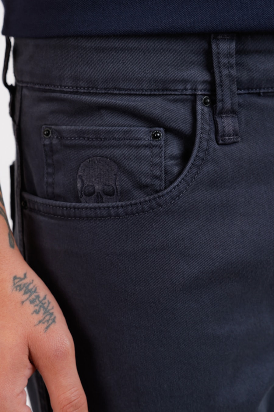 Calça Color Skinny Colab Alexandre Herchcovitch Marinho — foto 3 de 5