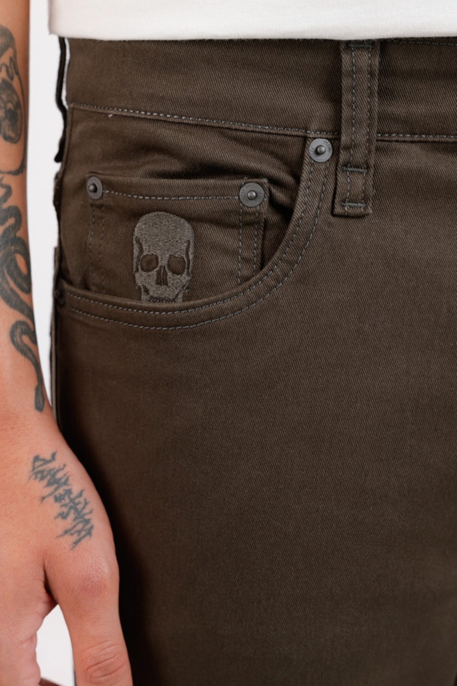 Calça Color Skinny Colab Alexandre Herchcovitch Verde Militar — foto 3 de 5