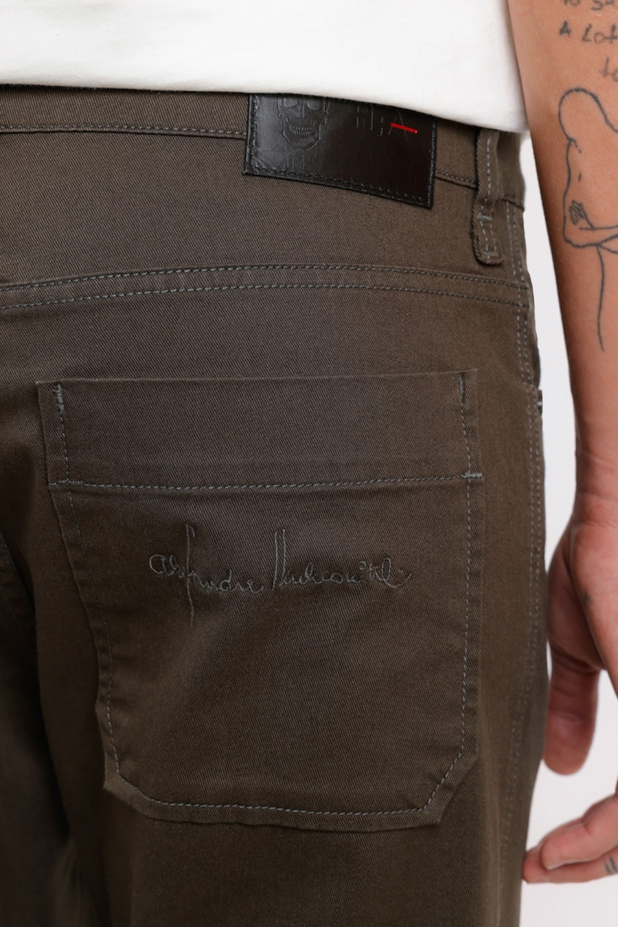 Calça Color Skinny Colab Alexandre Herchcovitch Verde Militar — foto 4 de 5