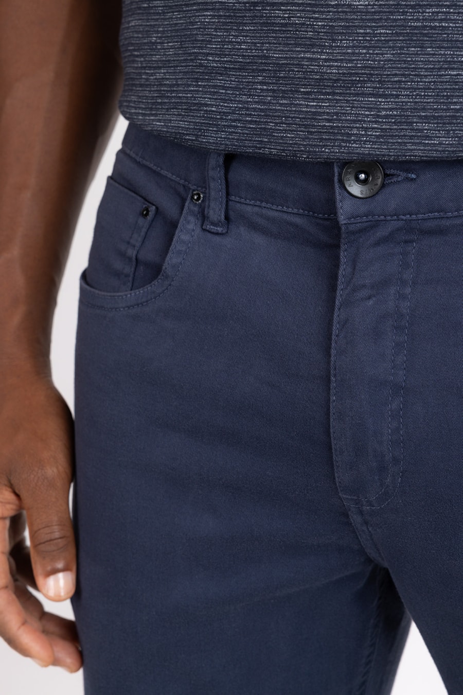 Calça Color Slim Tinturada Básica Marinho — foto 1 de 3