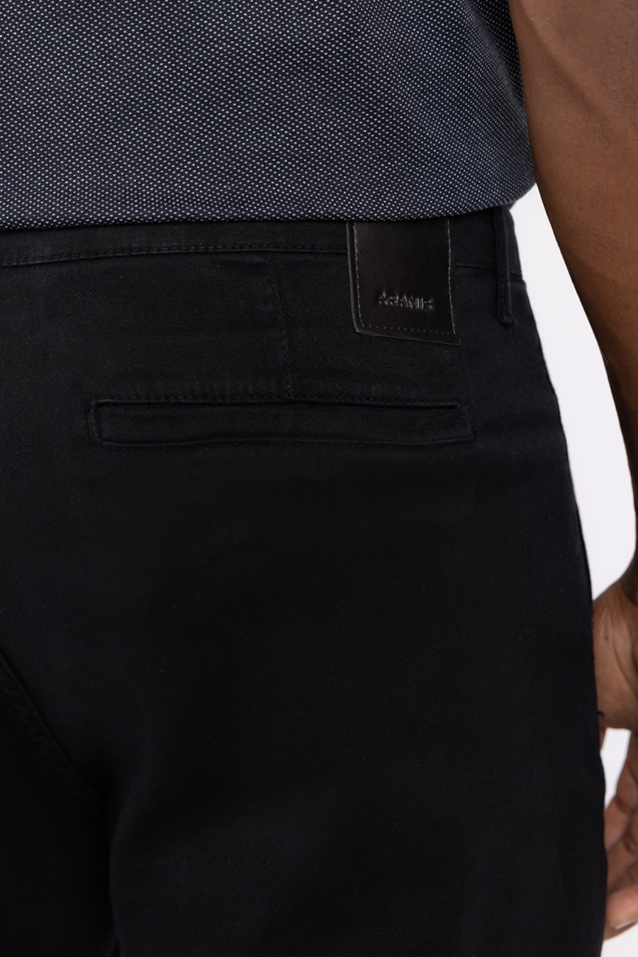 Calça Color Slim Tinturada Básica Preto — foto 2 de 3
