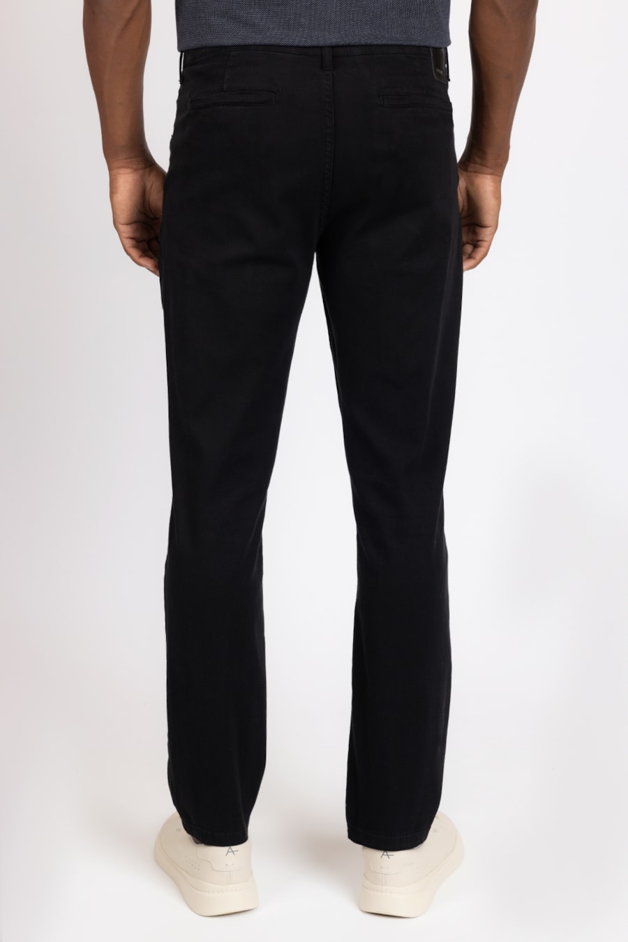 Calça Color Slim Tinturada Básica Preto — foto 3 de 3