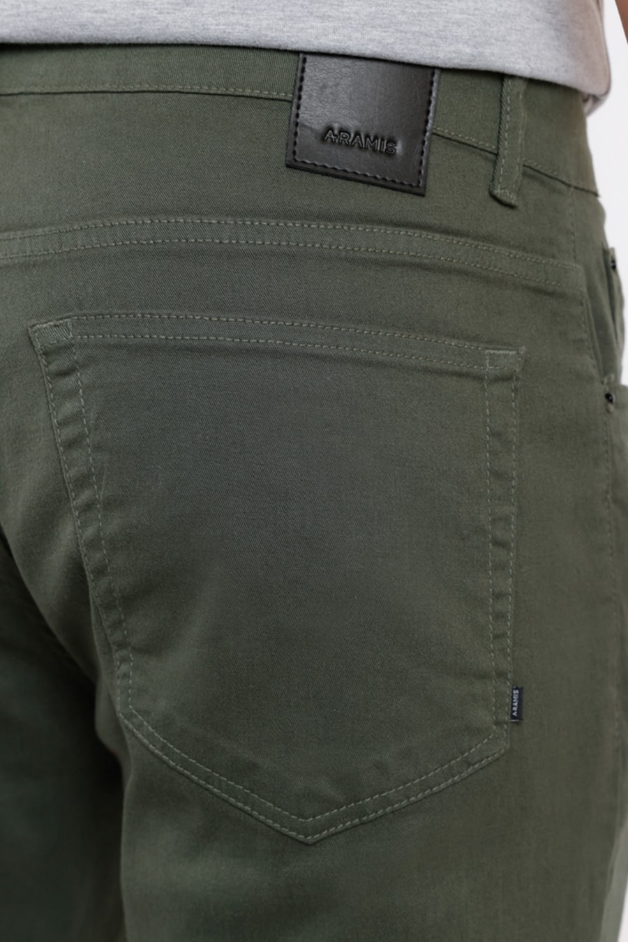 Calça Color Slim Tinturada Básica Verde Militar — foto 2 de 3