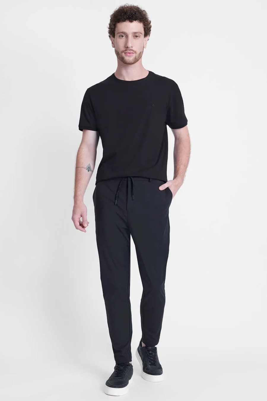 Calça de Nylon Cós Elastico Preto — foto 2 de 5