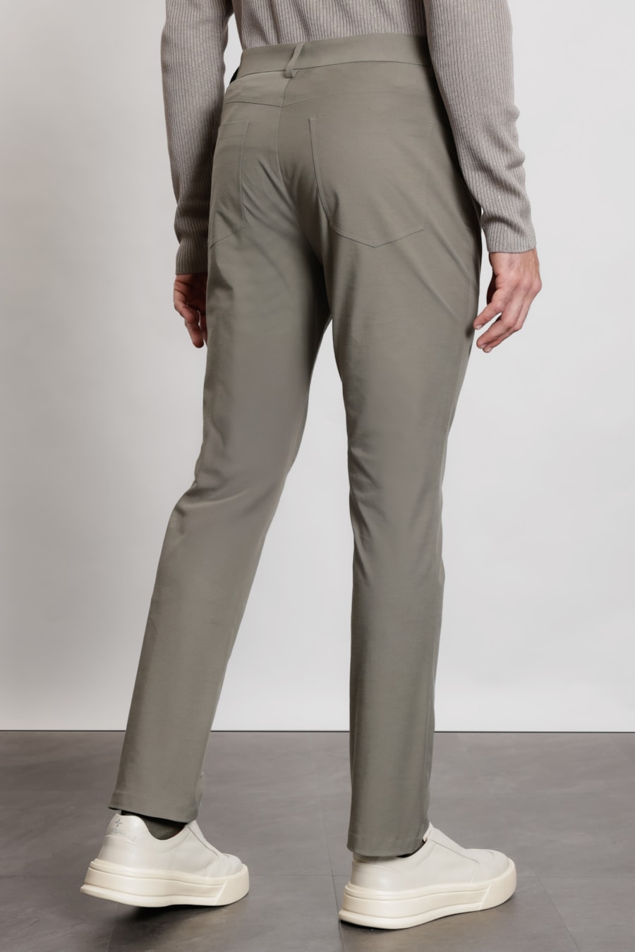 Calça Five Pockets Bonded Verde Sálvia — foto 5 de 6