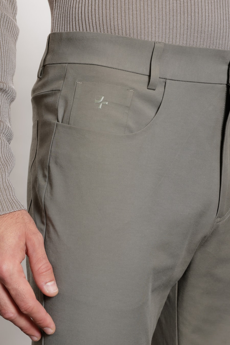 Calça Five Pockets Bonded Verde Sálvia — foto 3 de 6