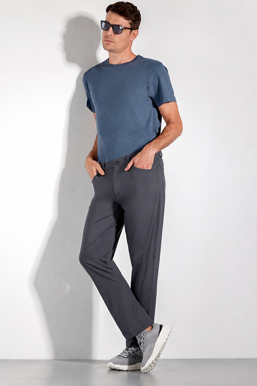 Calça Five Pockets Confort Cinza — foto 2 de 4