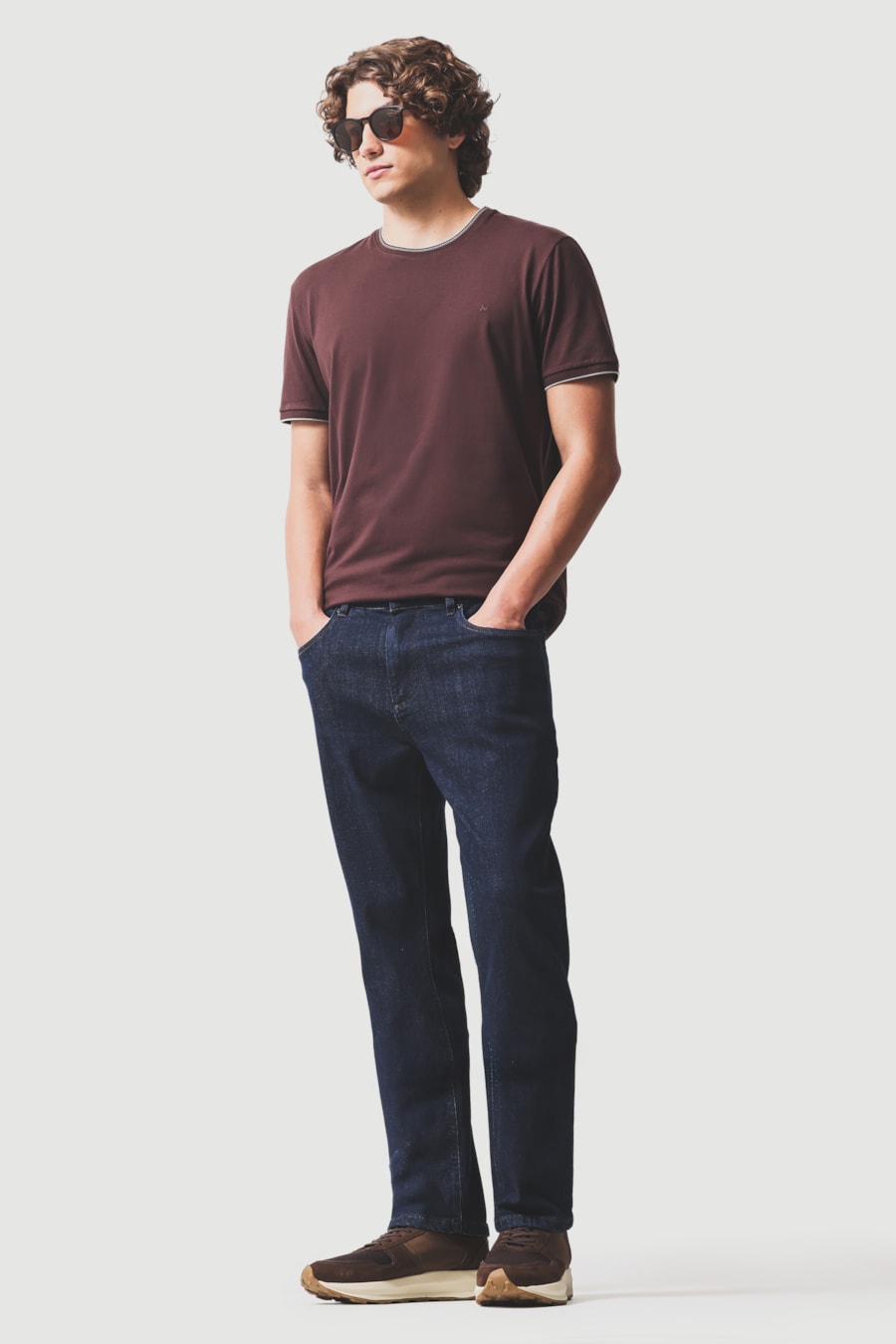 Calça Jeans Regular Amaciada Azul Escuro — foto 2 de 6