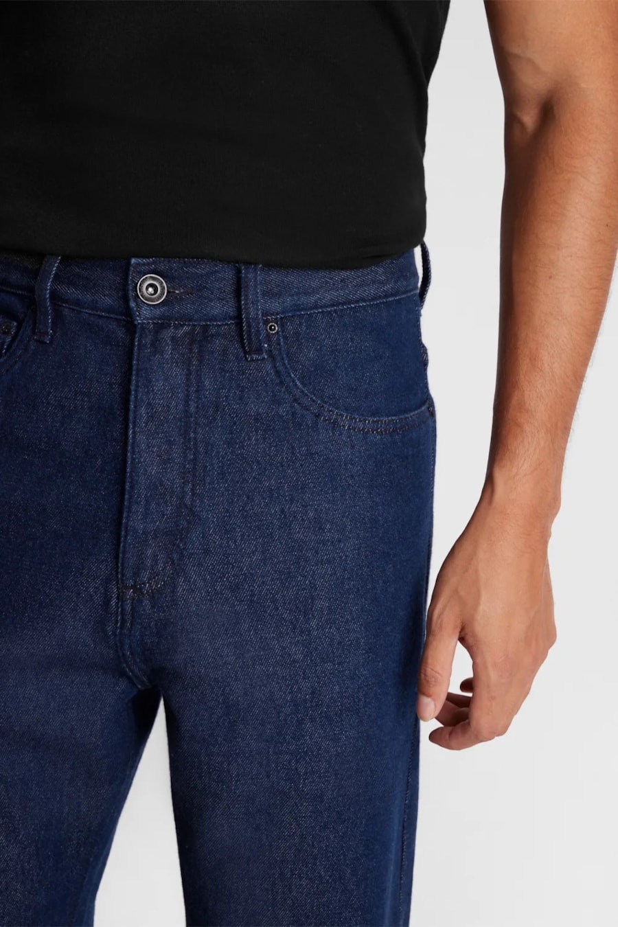 Calça Jeans Regular Ampla Raw - Cauã Reymond Azul Escuro — foto 3 de 5