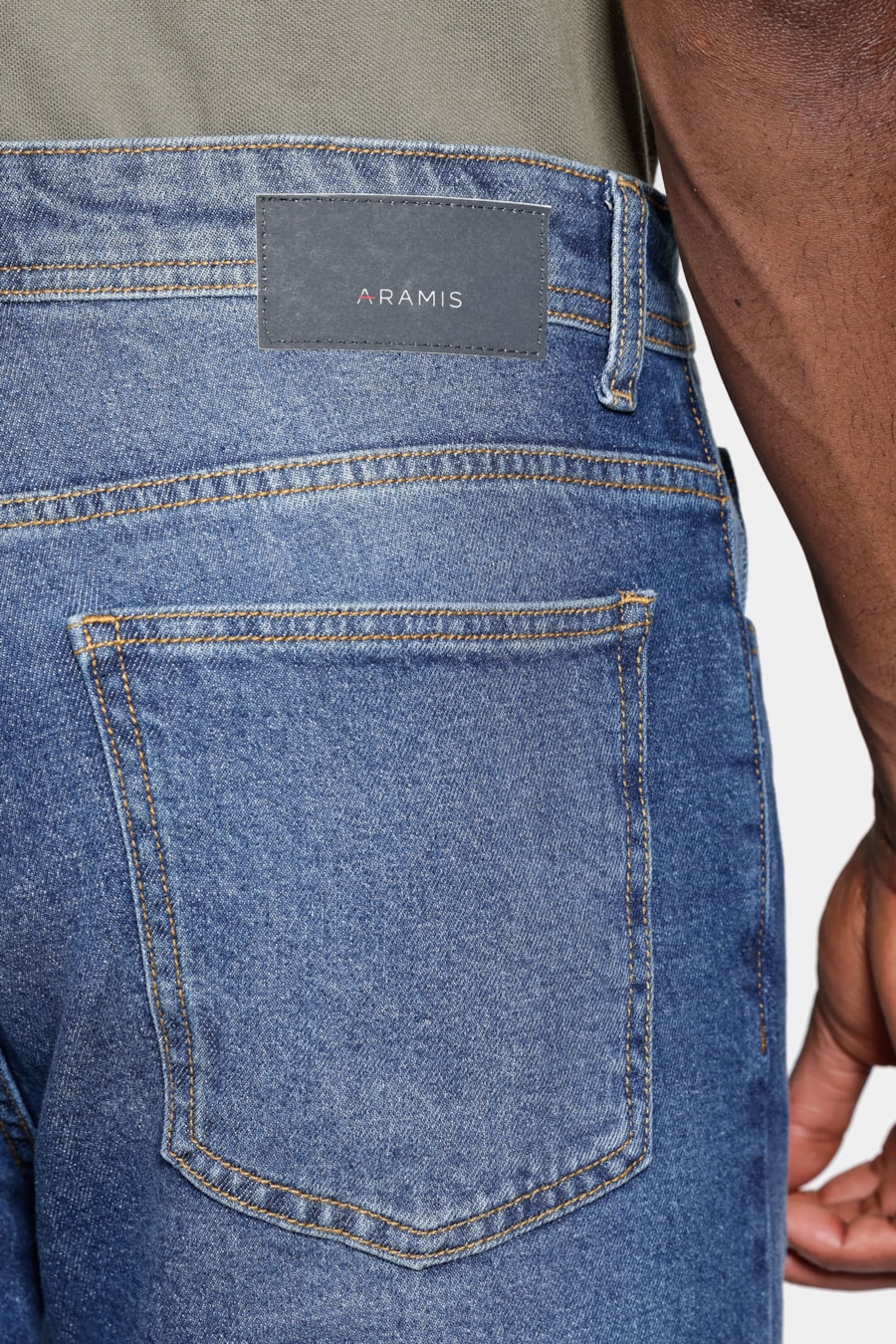 Calça Jeans Regular Azul Escuro — foto 4 de 5