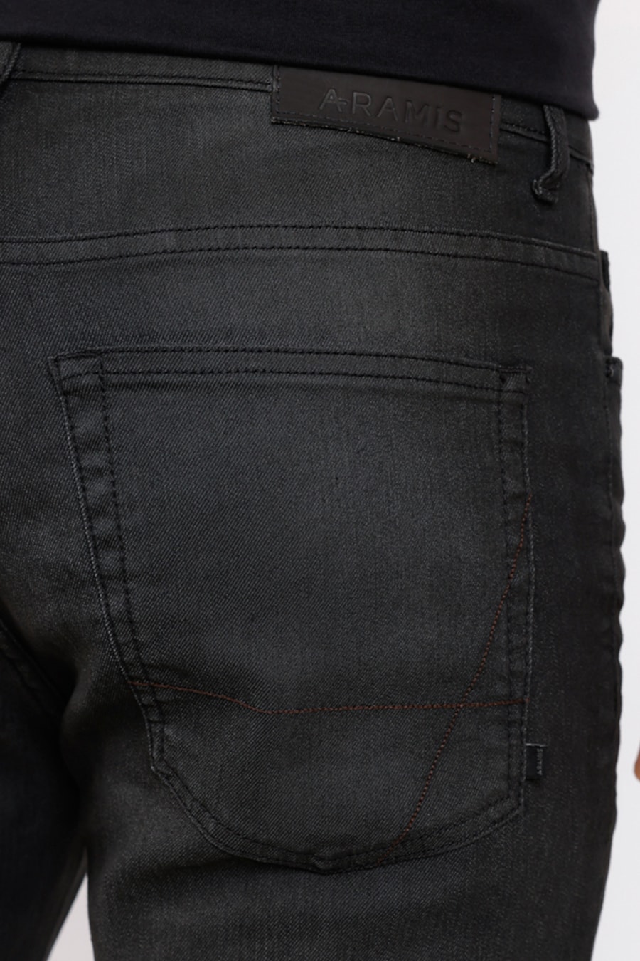 Calça Jeans Regular Black Pigmentado Preto — foto 2 de 3