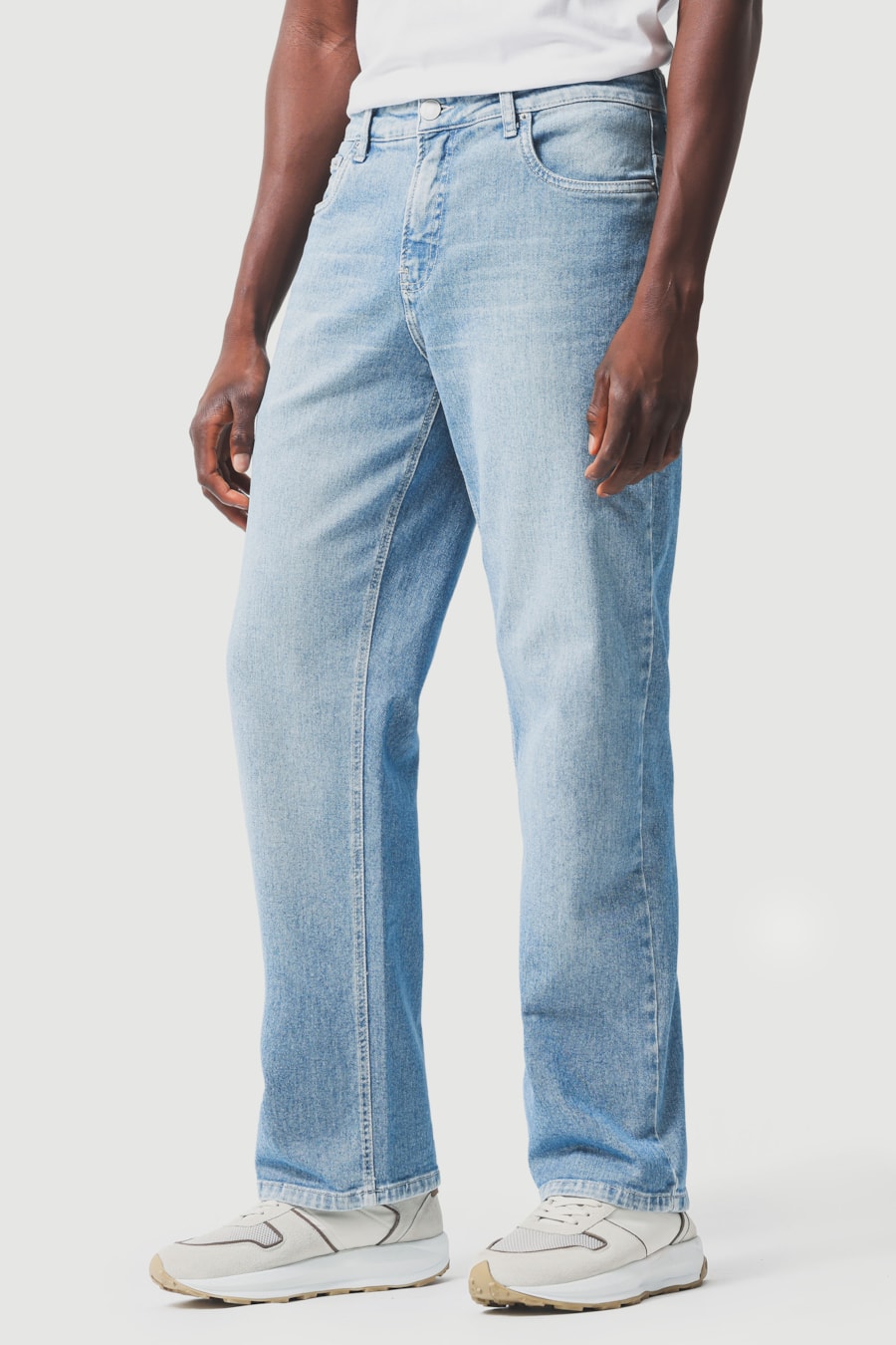 Calça Jeans Reta Clara Azul Claro — foto 1 de 6