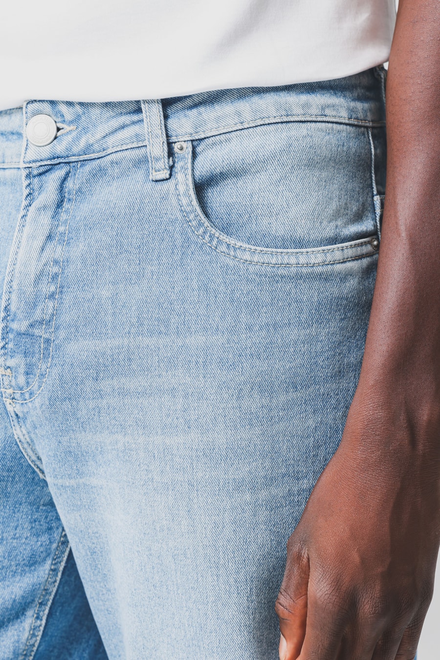 Calça Jeans Reta Clara Azul Claro — foto 3 de 6