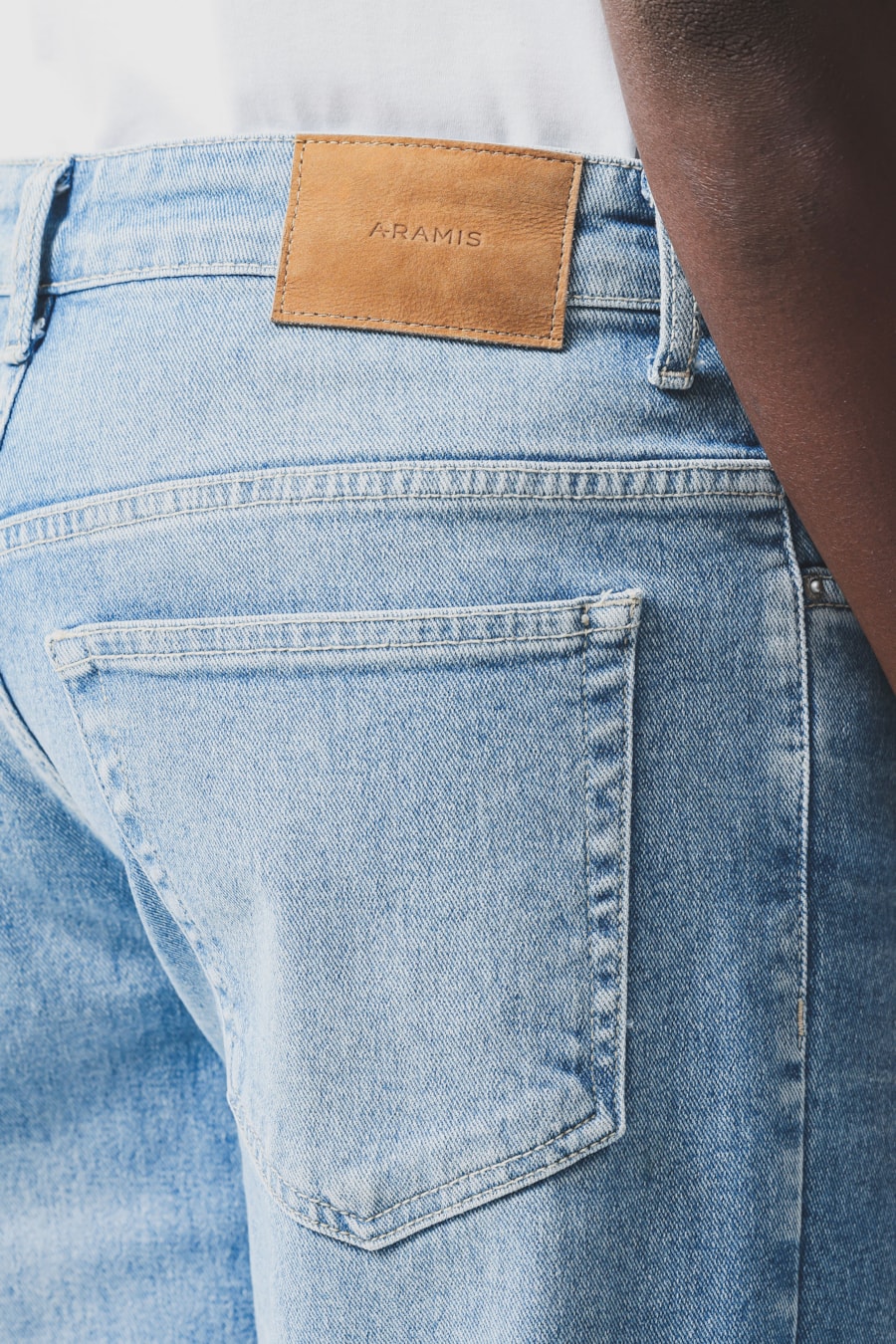 Calça Jeans Reta Clara Azul Claro — foto 4 de 6