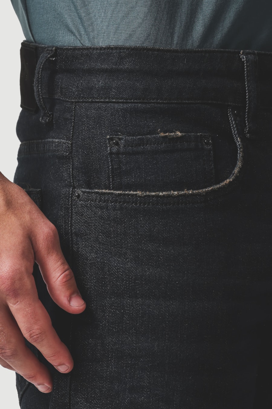 Calça Jeans Slim Amaciada Escuro Azul Escuro — foto 3 de 5
