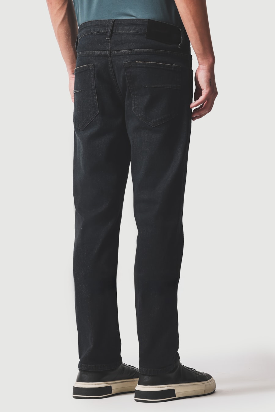 Calça Jeans Slim Amaciada Escuro Azul Escuro — foto 4 de 5