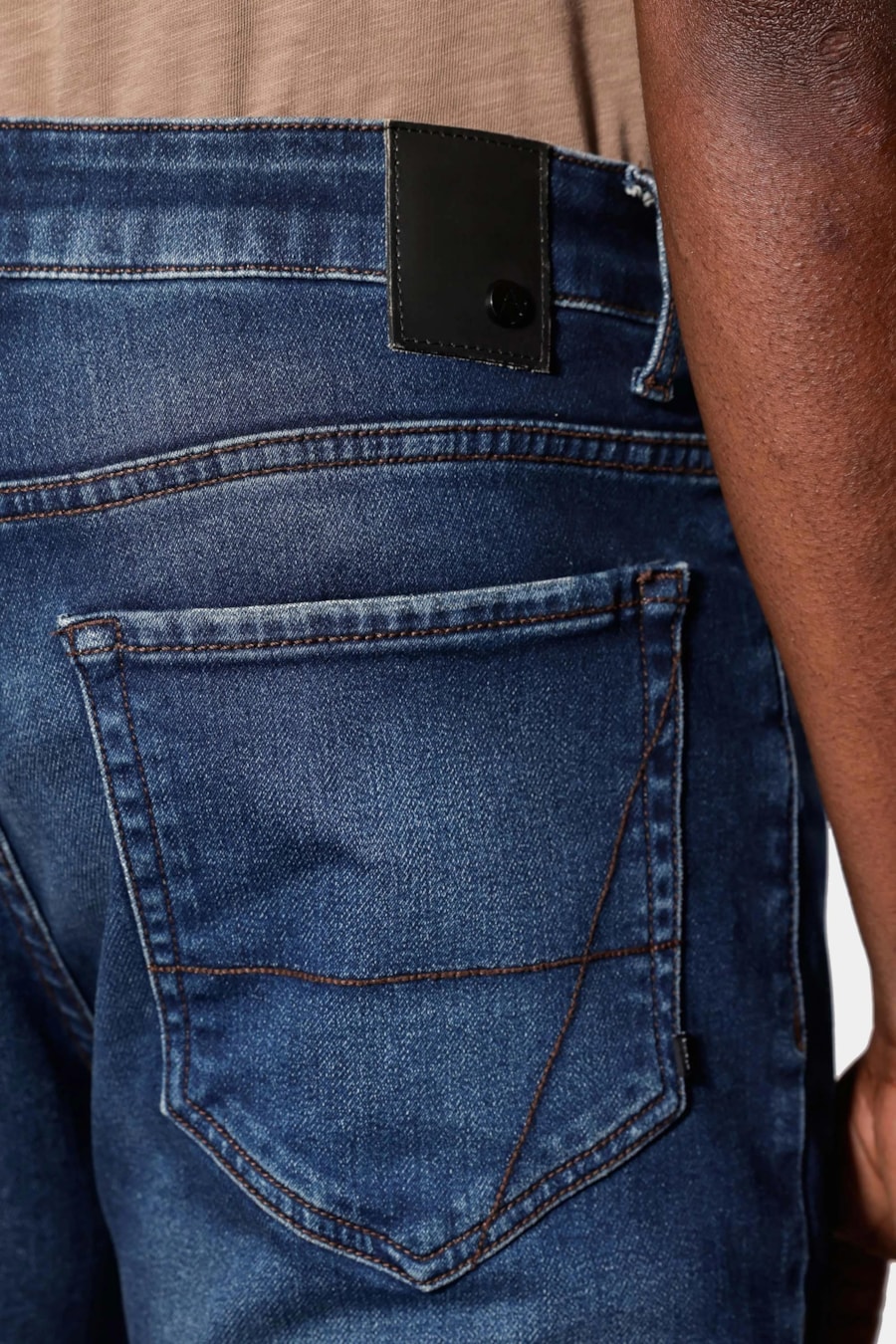 Calça Jeans Slim Comfort Vintage Azul Escuro — foto 4 de 6