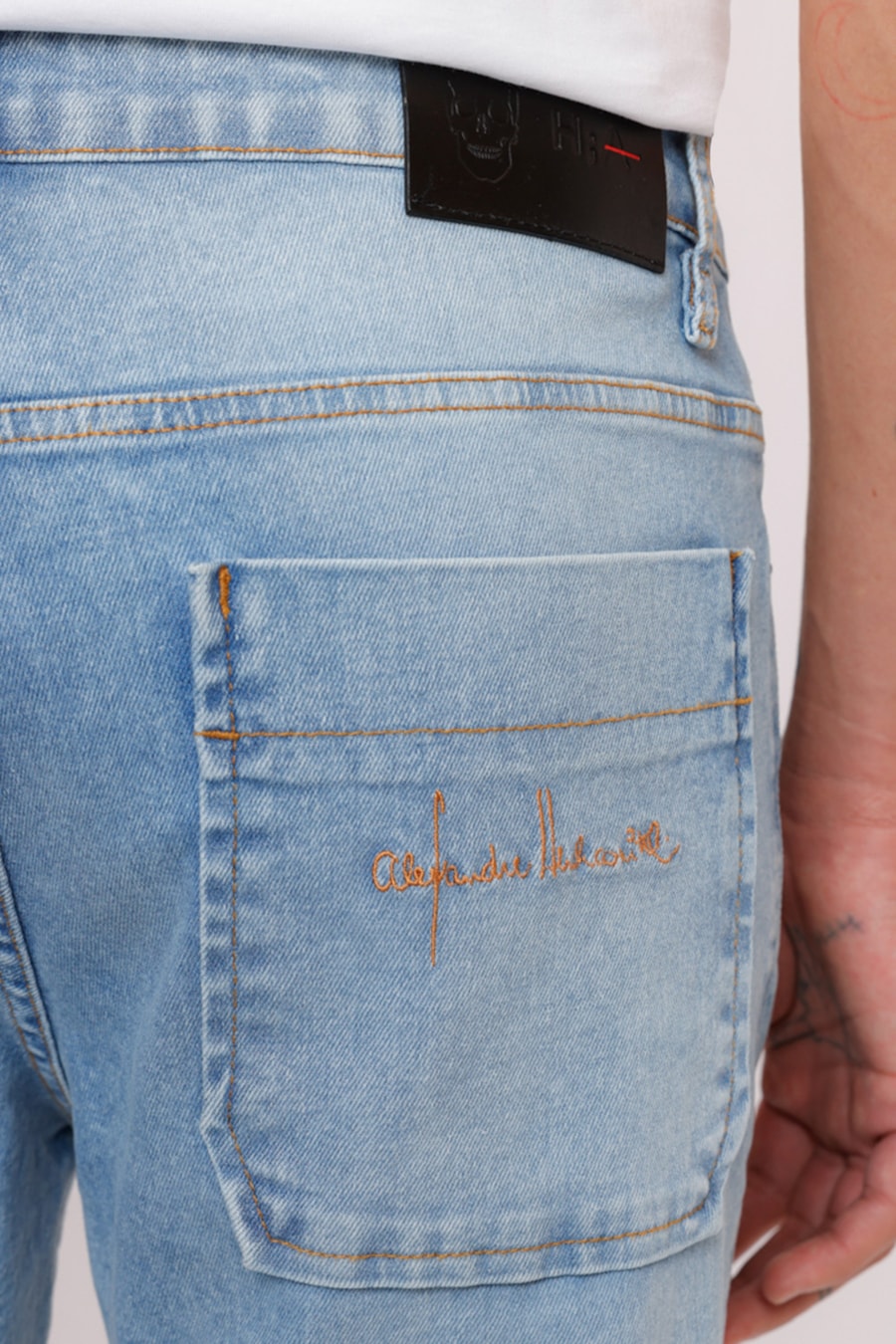 Calça Jeans Slim Destroyer Colab Alexandre Herchcovitch Azul Médio — foto 2 de 3