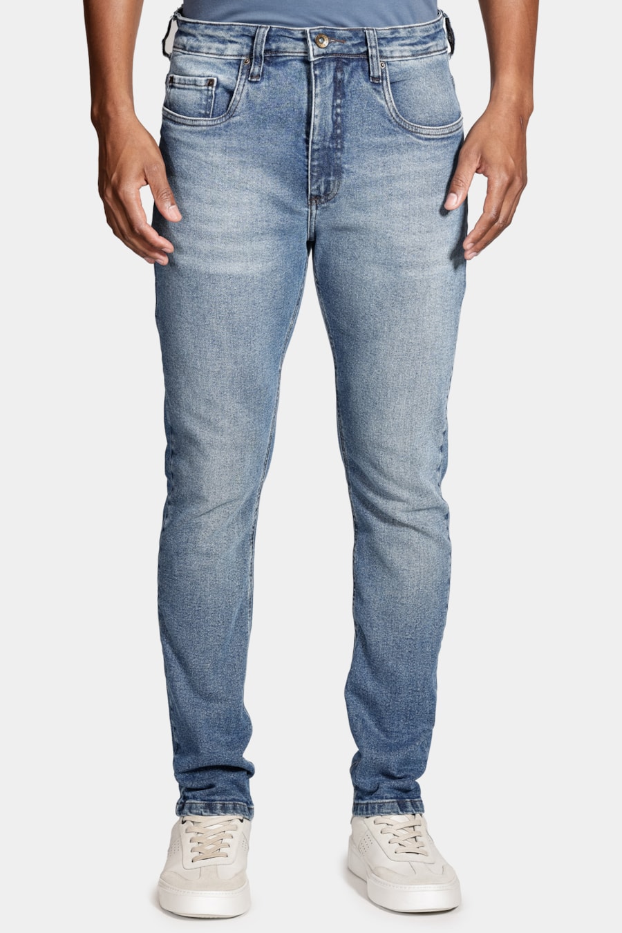 Calça Jeans Slim Estonado Médio Azul Médio — foto 1 de 5