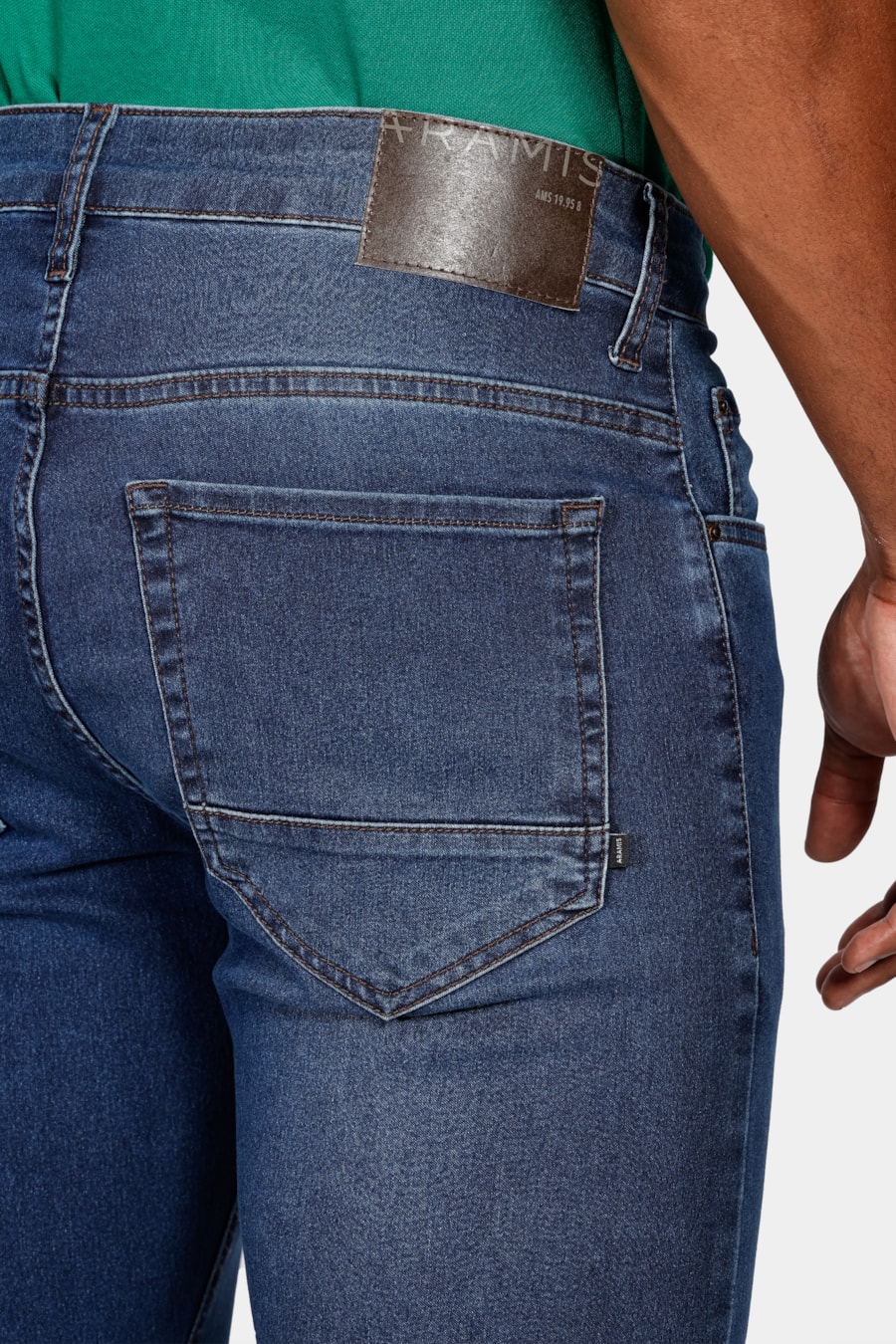 Calça Jeans Slim Stonado Médio Azul Médio — foto 4 de 5