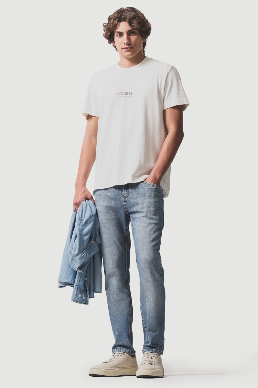 Calça Jeans Slim Used Claro Azul Claro — foto 2 de 5