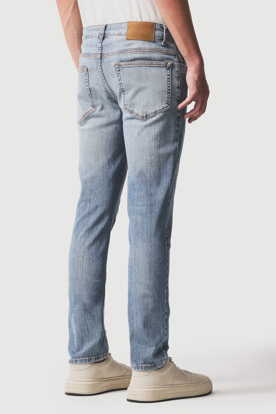 Calça Jeans Slim Used Claro Azul Claro — foto 4 de 5