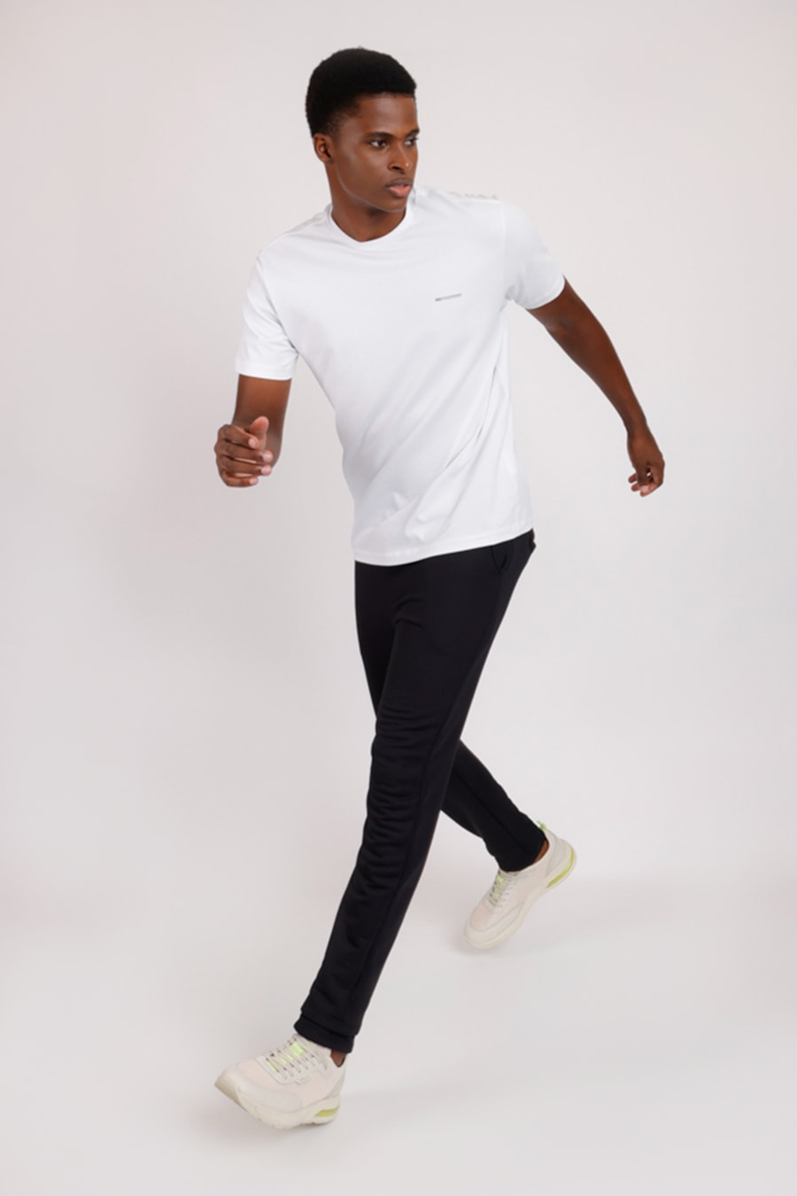 Calça Jogger Moletom Poliamida Preto — foto 2 de 6