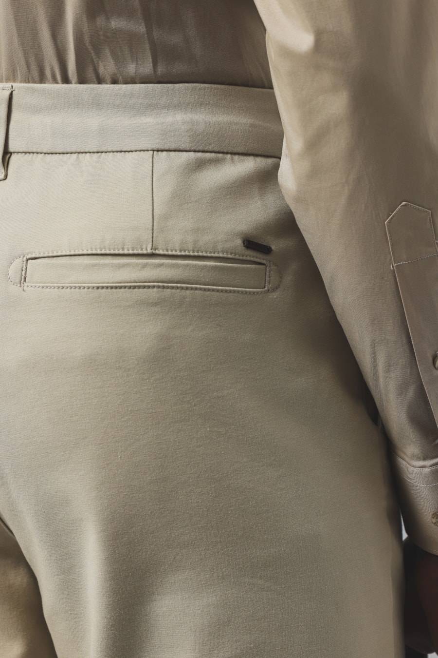 Calça New Slim Twill Classic Areia — foto 8 de 11
