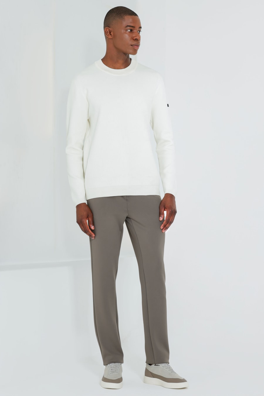 Calça Scuba Super Slim Elástico Lateral Cáqui — foto 2 de 6