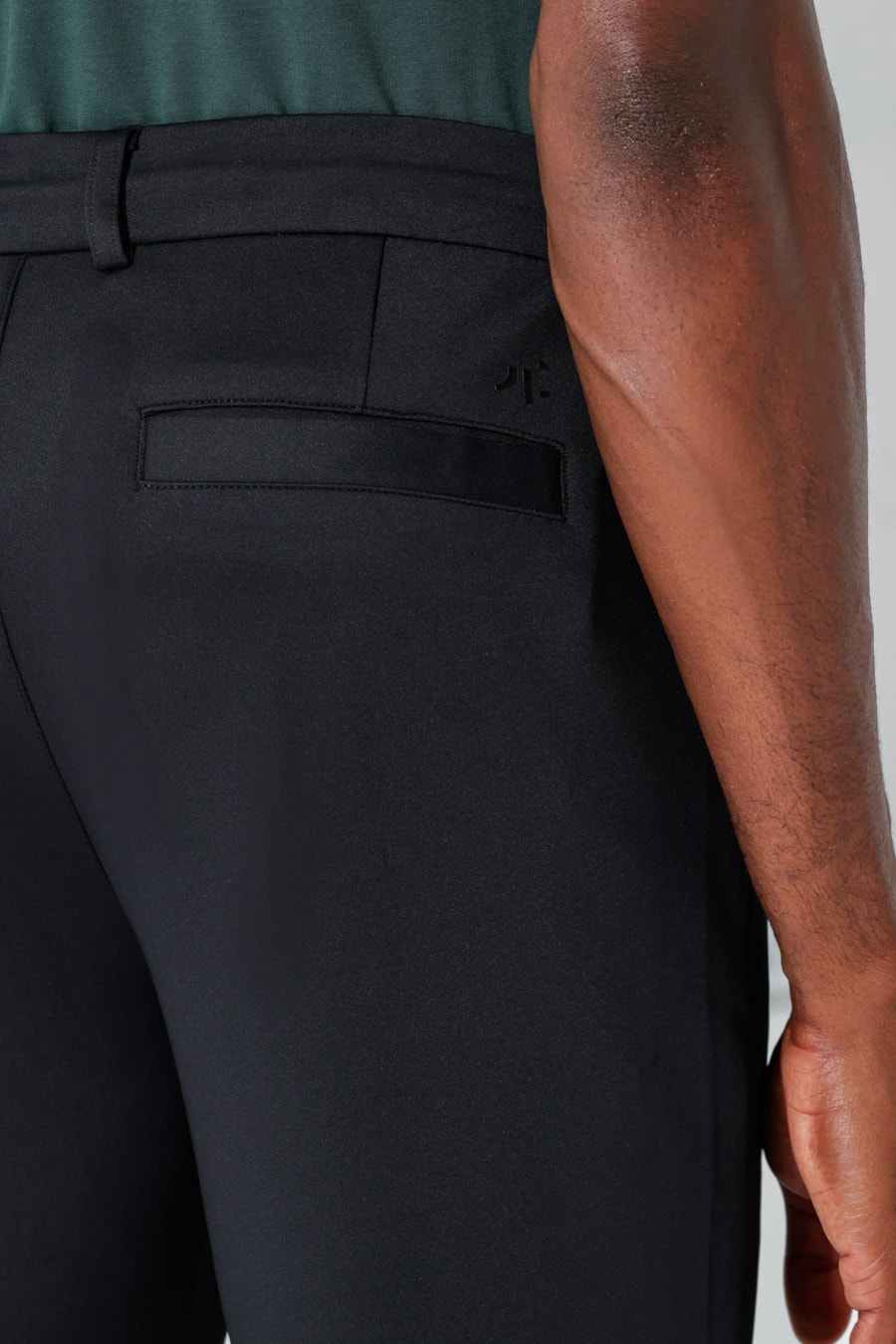 Calça Scuba Super Slim Elástico Lateral Preto — foto 4 de 6