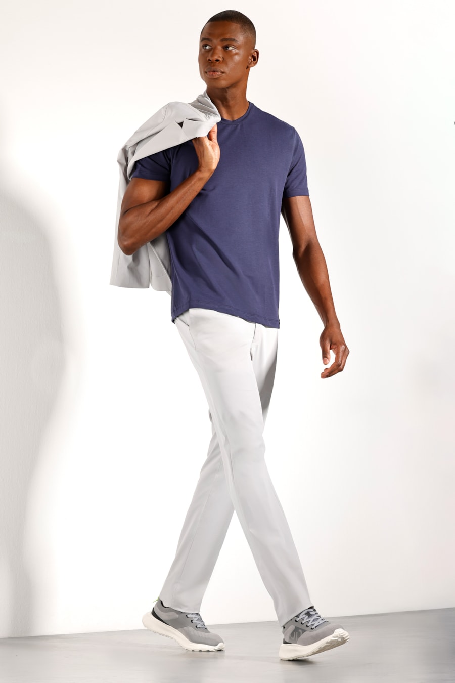 Calça Tech Twill Super Slim Cinza — foto 2 de 7