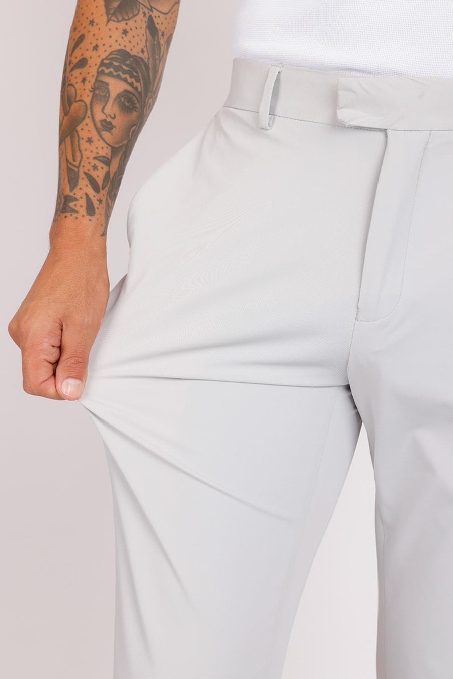 Calça Tech Twill Super Slim Cinza — foto 4 de 7