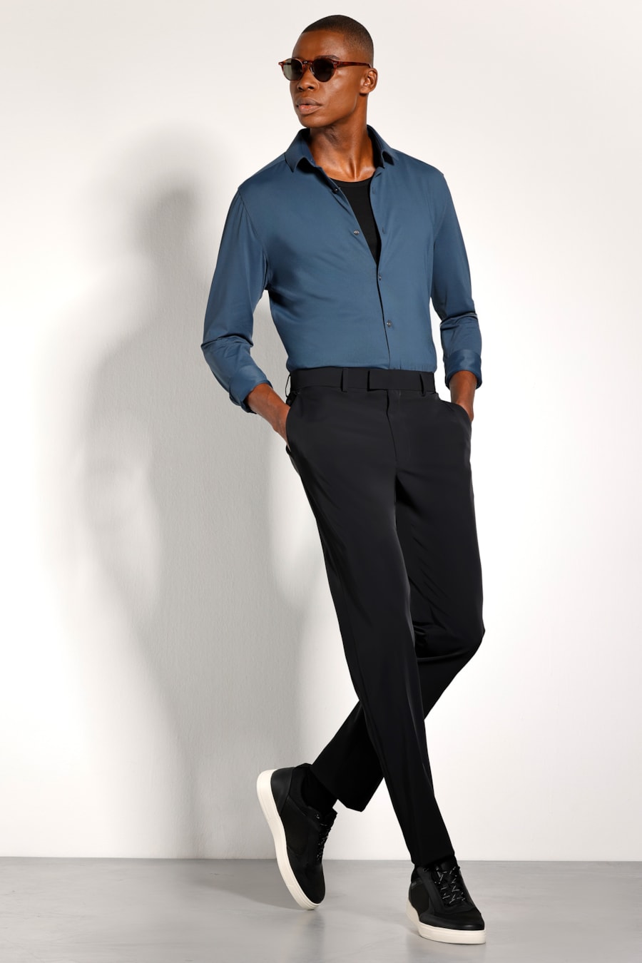 Calça Tech Twill Super Slim Preto — foto 2 de 5