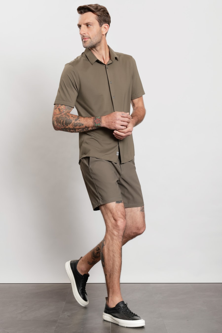 Camisa Manga Curta Bold Everyday Verde Militar — foto 2 de 5