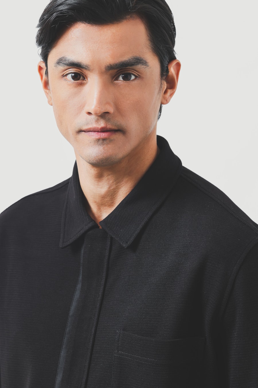 Camisa Manga Curta Box Com Zíper Preto — foto 3 de 7