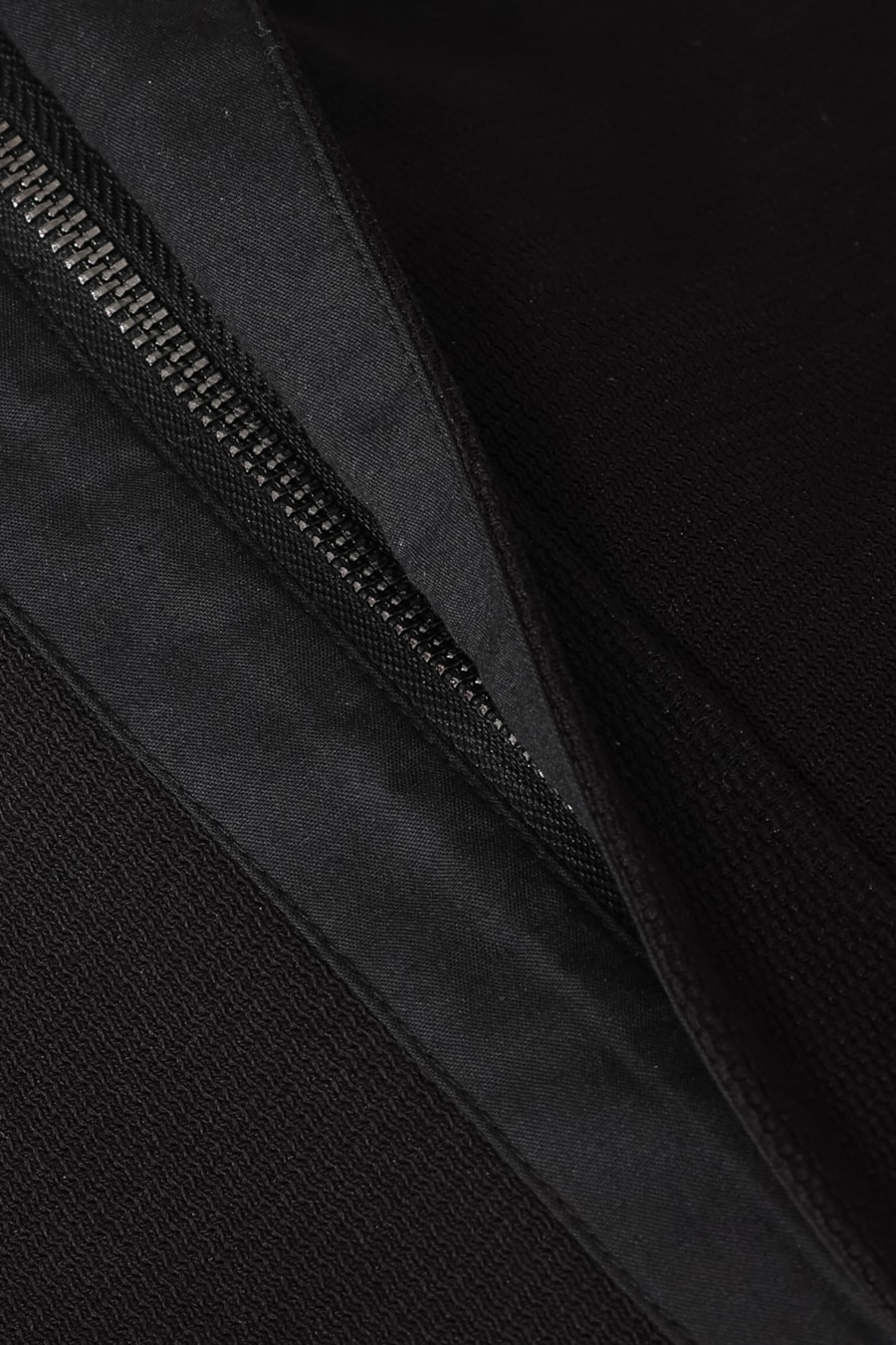 Camisa Manga Curta Box Com Zíper Preto — foto 7 de 7