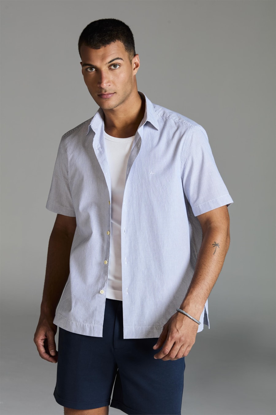 Camisa Manga Curta Regular Algodão Listrada Branco/Azul Jeans — foto 7 de 7