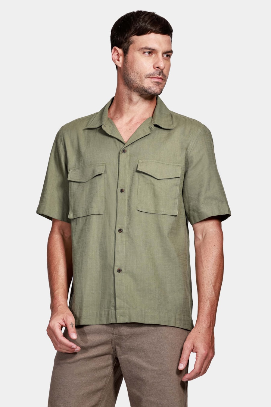 Camisa Manga Curta Regular Ampla Com Bolsos Verde — foto 2 de 7