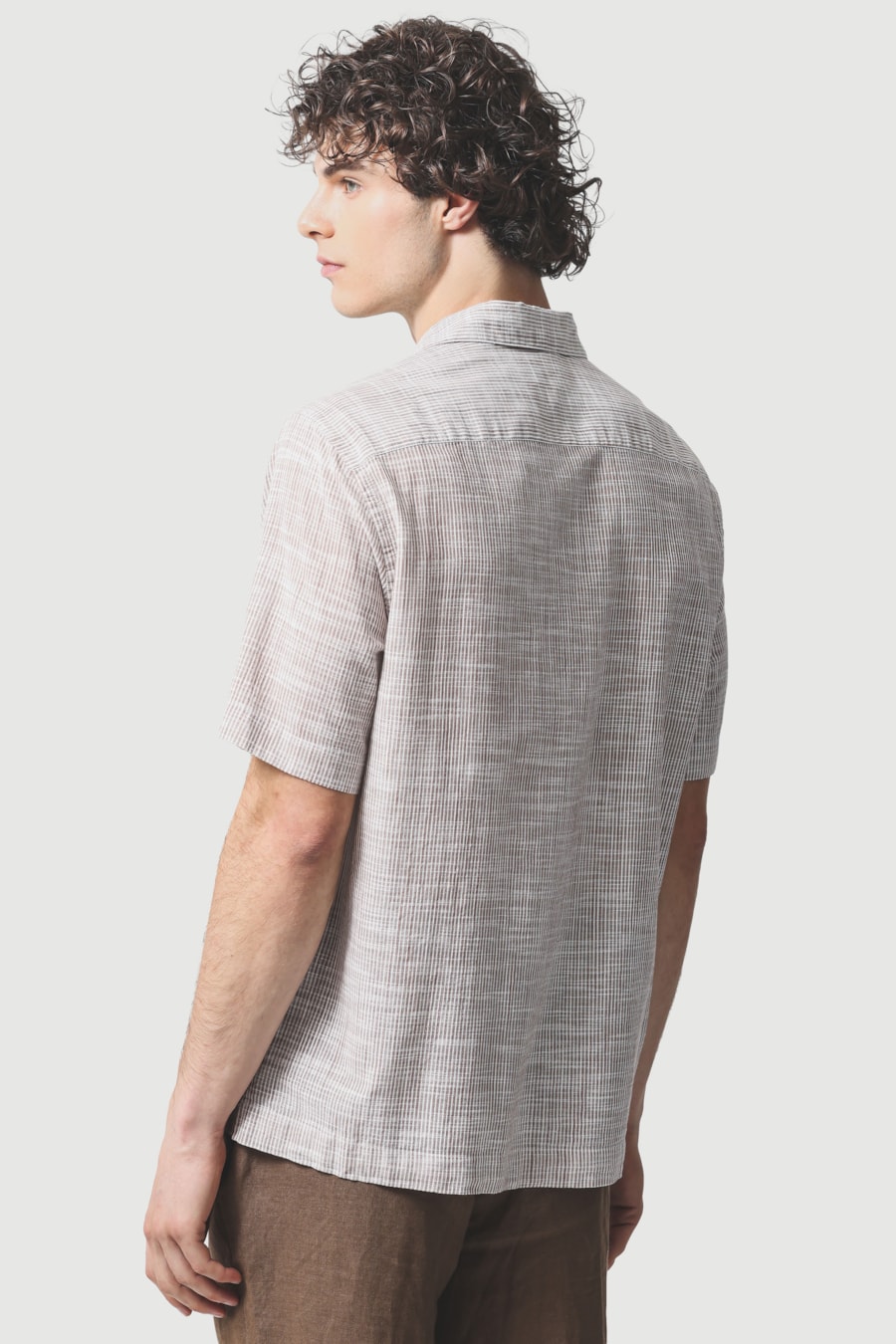 Camisa Manga Curta Regular Com Bolso Flame Listrada Castor C/ Branco — foto 4 de 6