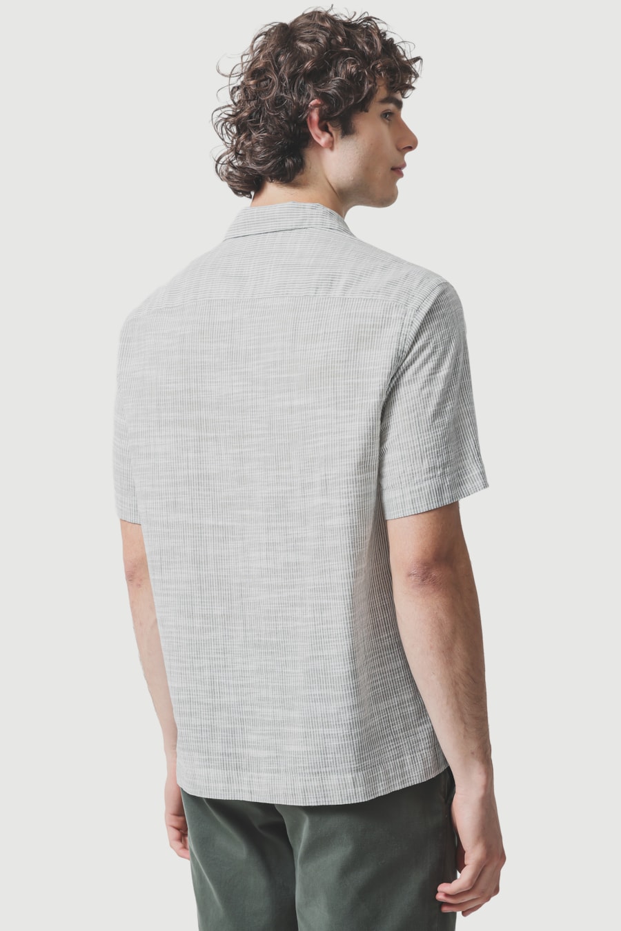 Camisa Manga Curta Regular Com Bolso Flame Listrada Verde C/ Branco — foto 4 de 6