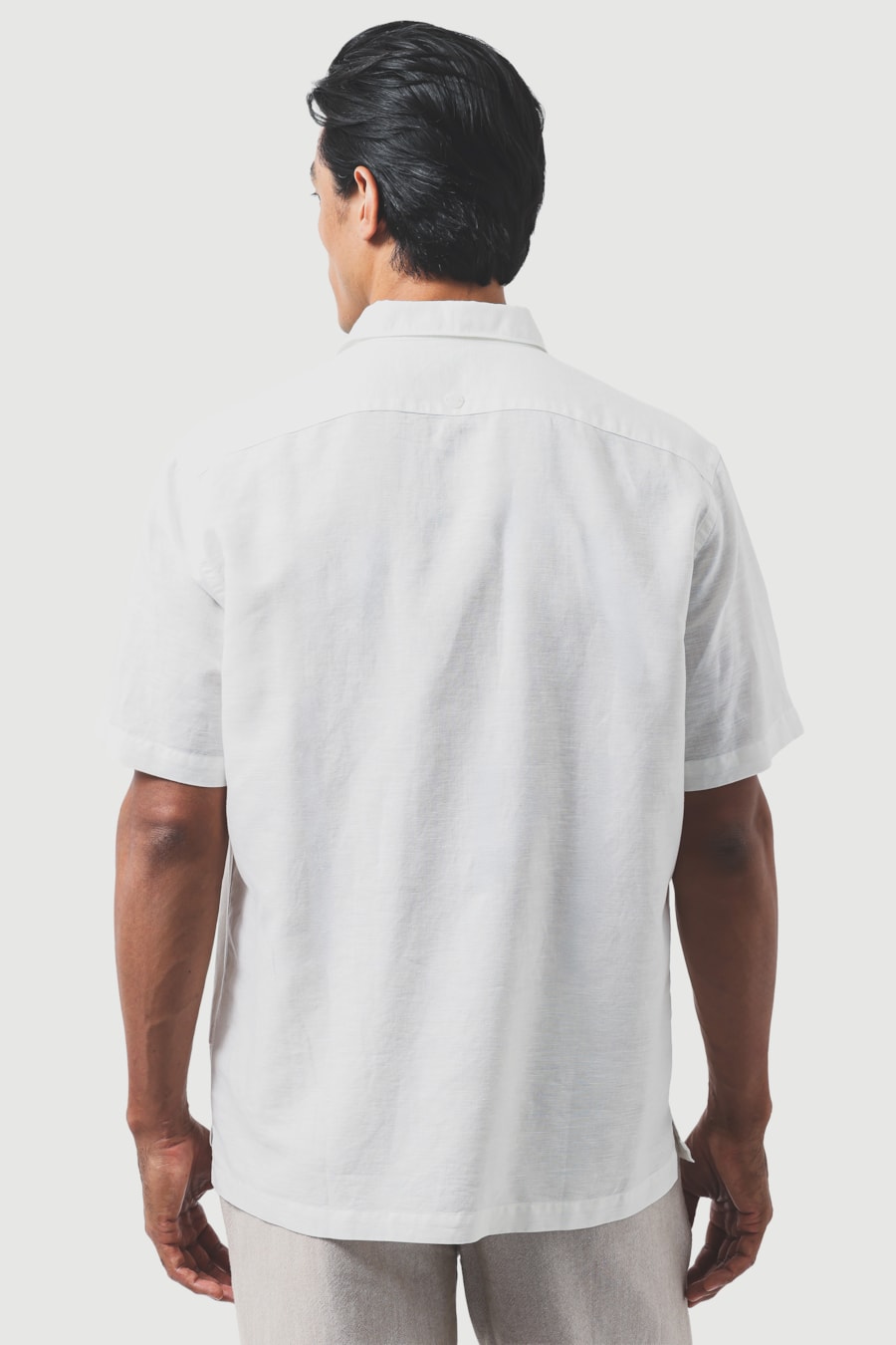 Camisa Manga Curta Regular Lausanne Linho Algodão Branco — foto 5 de 7