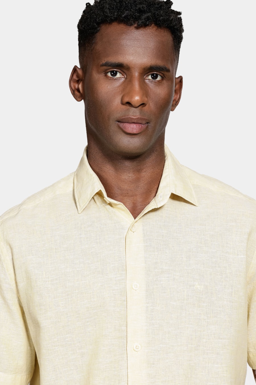 Camisa Manga Curta Regular Linho Algodão Amarelo — foto 3 de 6